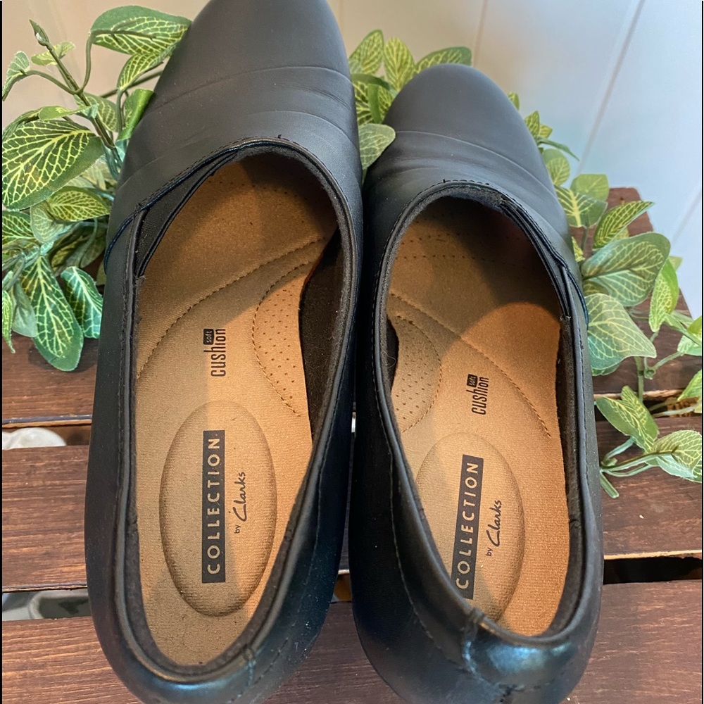 Like New! Clarks Soft Memory Foam Heel Collection - image 6